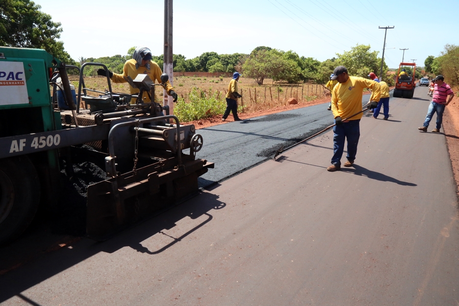 Bairro Santa Luz recebe pavimentação asfáltica